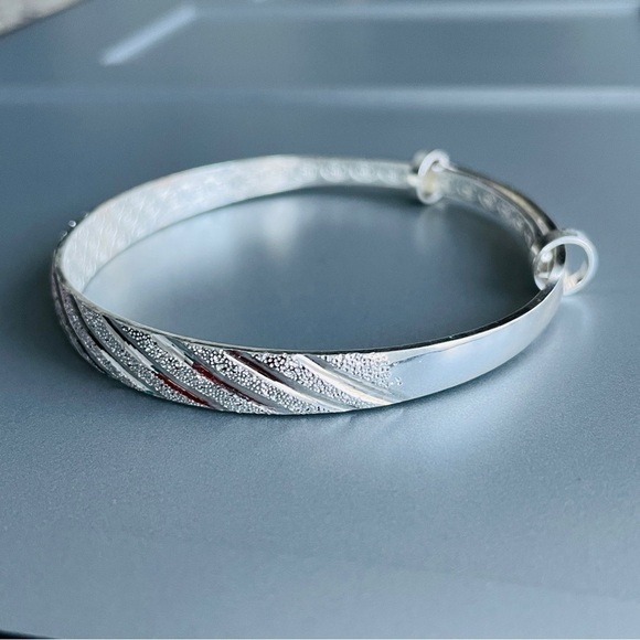 Diamond Cut Etched Lines Textured Graduated Sterling Silver Bangle Brace… - Picture 3 of 10